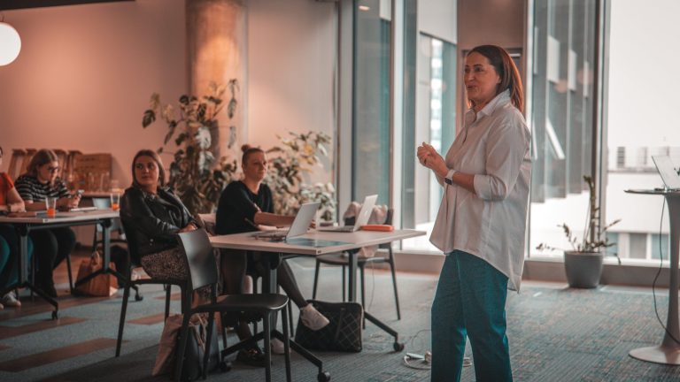 Aičko - Nebojme sa budúcnosti - Bratislava The Spot 2 workshop o AI pre učiteľov - Kockáči
