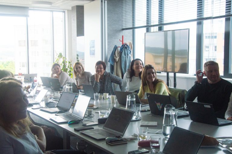 Aičko - Nebojme sa budúcnosti - Košice 2 učitelia workshop pre učiteľov o umelej inteligencií AI - Kockáči